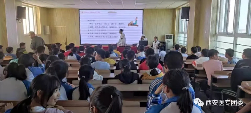 西安医专前往邑区振华中学参加三下乡暑期社会实践活动