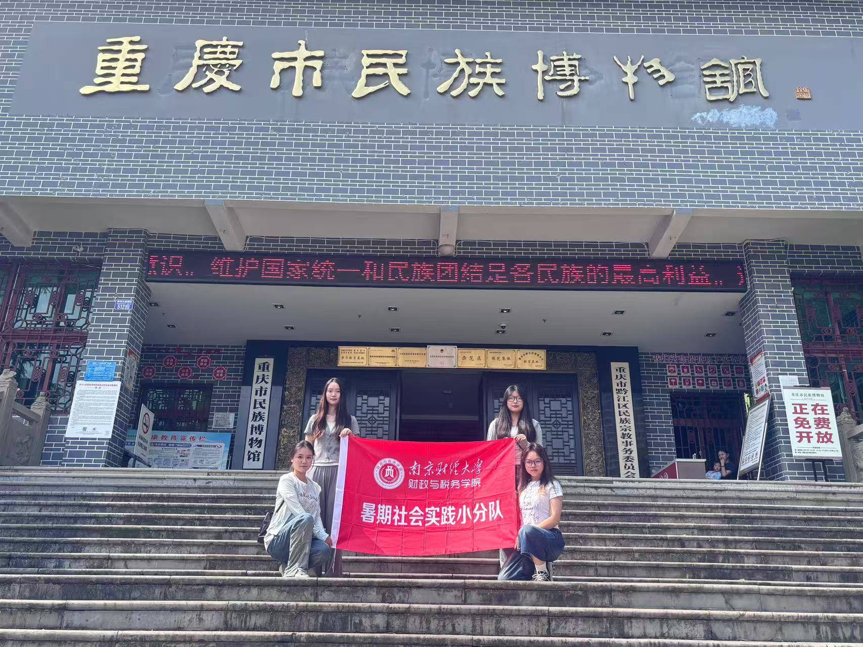 ͼΪ�Ŷӳ�Ա�����������岩���ǰ�ĺ�Ӱ ��������ͼ.jpg